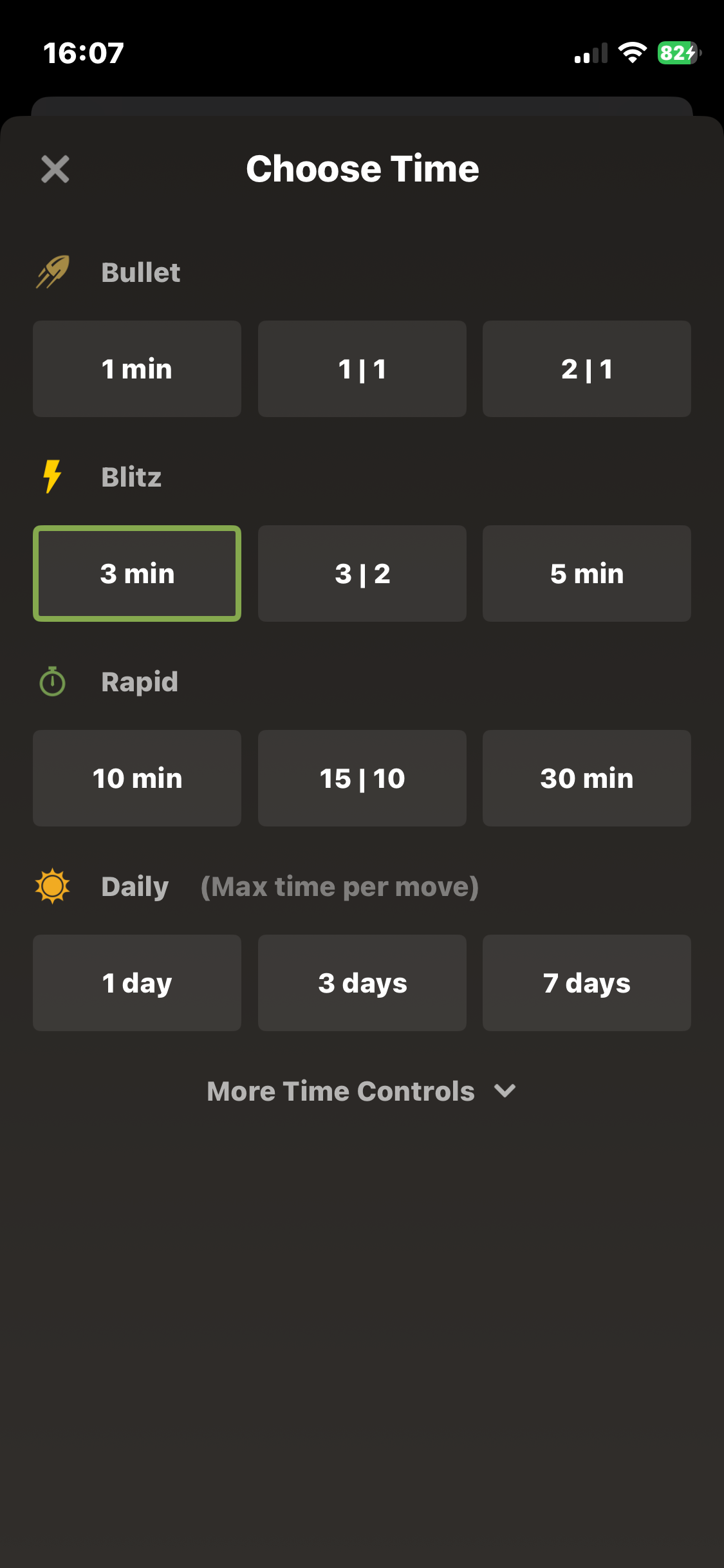 The Chess.com time-control selection menu with 3+0 visible